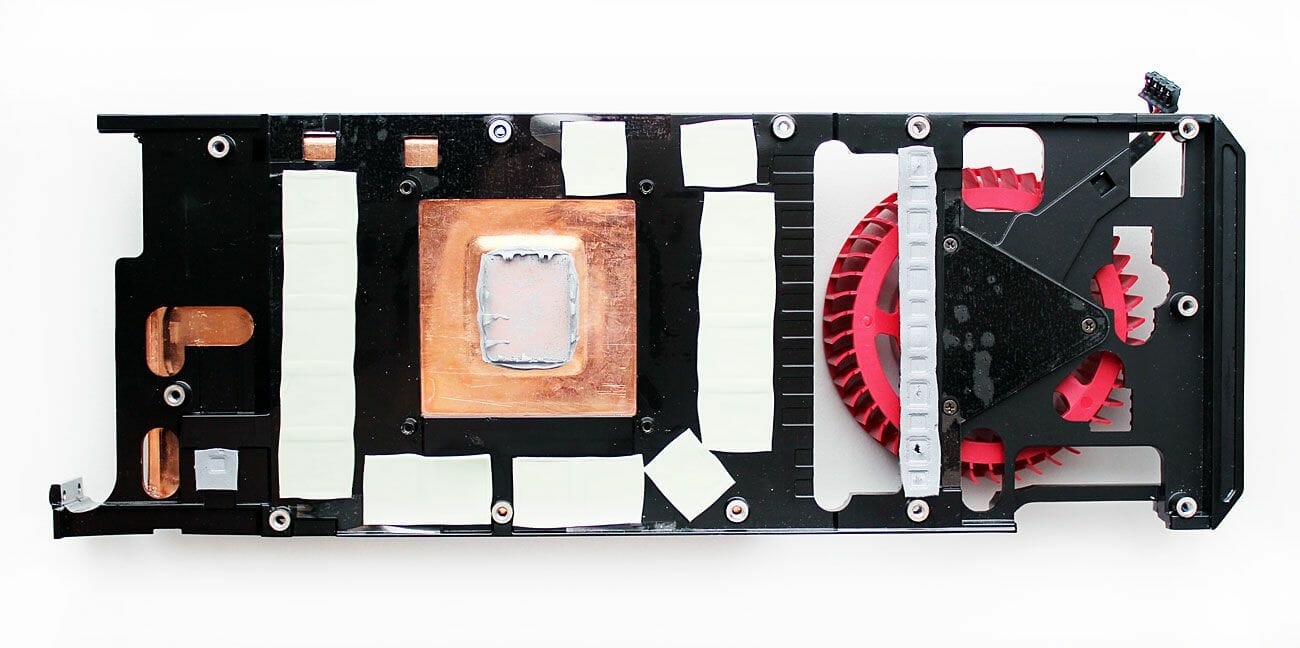 17 AMD Radeon R9 200 heatsink