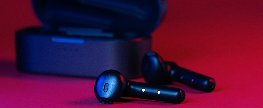 earbuds with case