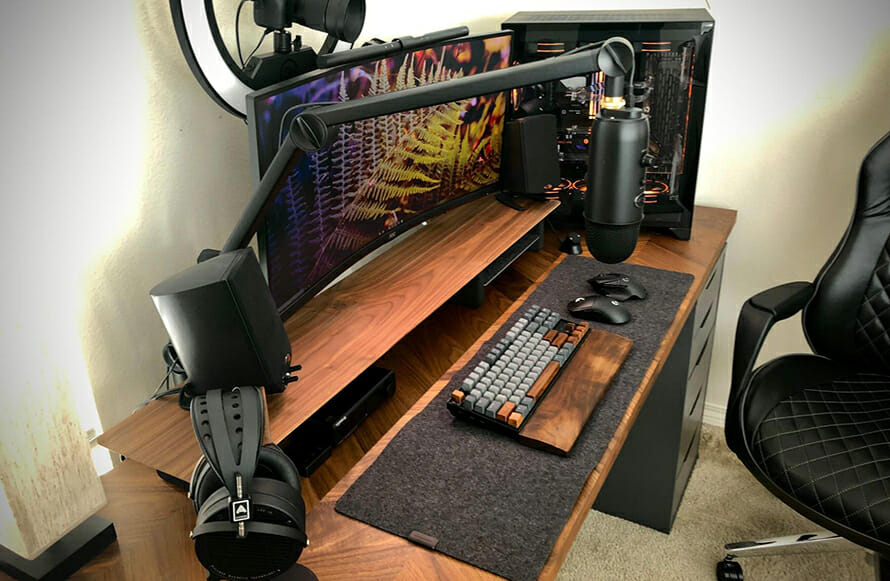 example of good pc table cable management