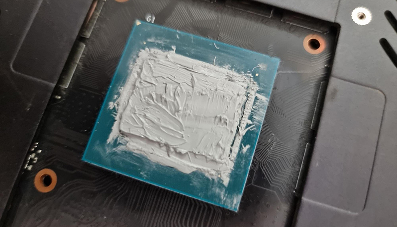 spread thermal paste